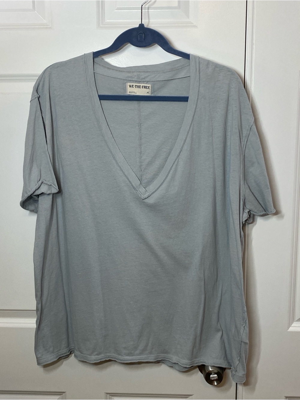 We The Free Womens Light Blue Gray V-Neck Short Sleeve Tee size Medium